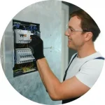 Como funciona o atendimento emergencial 24h de um eletricista?
